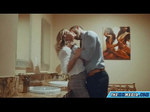 ❤️ Вақте ки як малламуй busty шумо дар як ҳоҷатхона ҷамъиятӣ seduces ❤❌ Порно босифат дар tg.kanalmoscow.ru ️❤